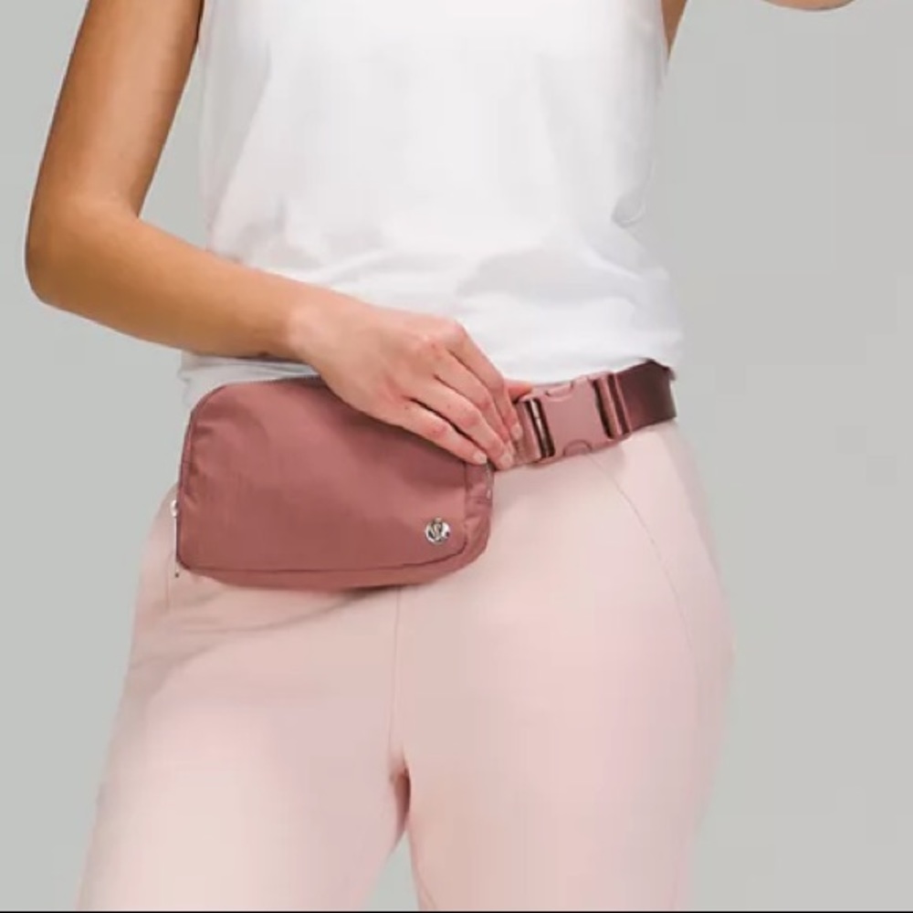 NWT Everywhere Belt Bag - Picture 4 of 11
